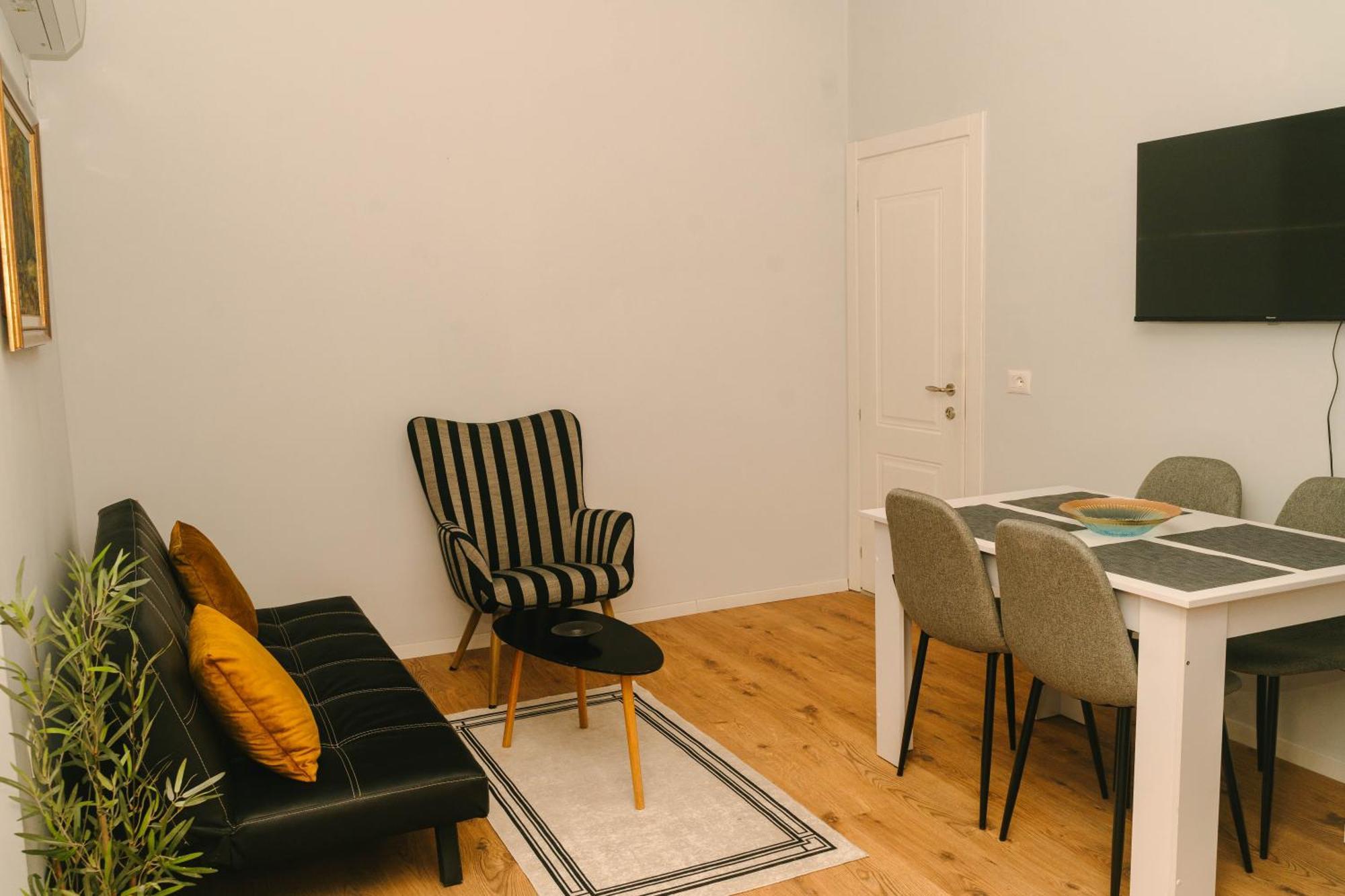 Studio Flat In Heart Of Тирана Экстерьер фото