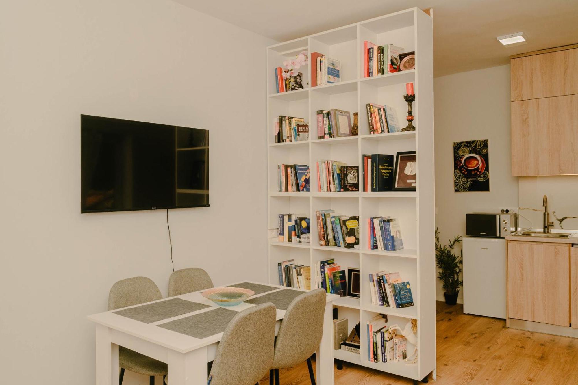 Studio Flat In Heart Of Тирана Экстерьер фото