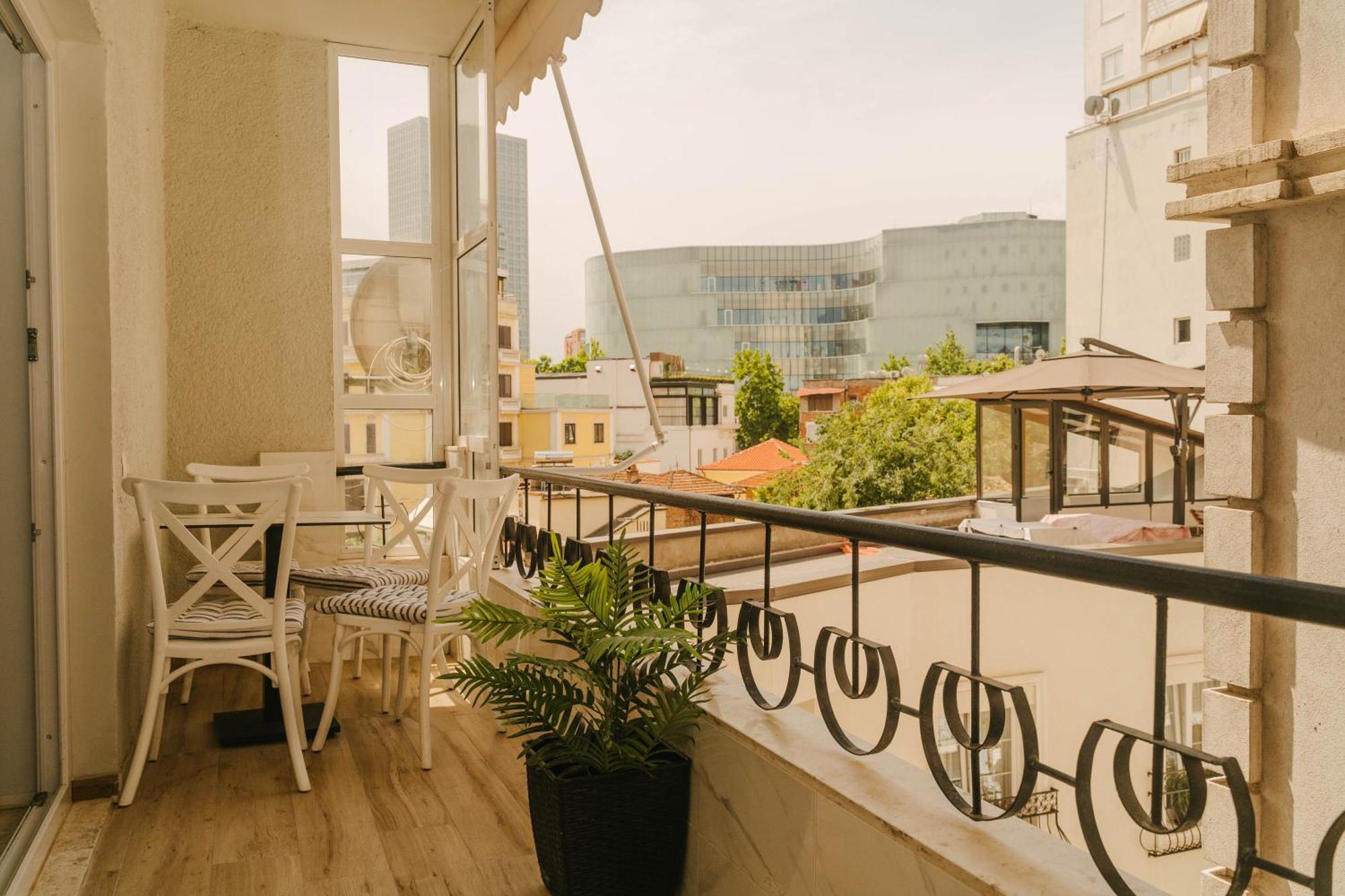 Studio Flat In Heart Of Тирана Экстерьер фото